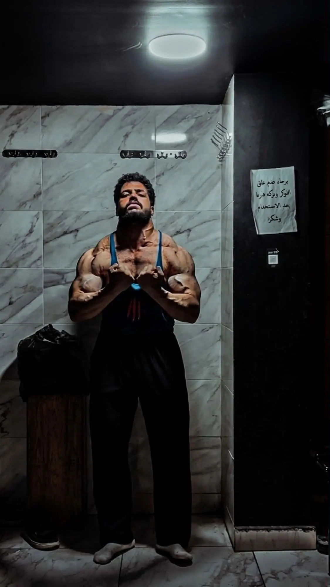 mohammed-fayiz-bodybuilding-physique-pose Mohammed Fayiz posing after a bodybuilding training session
